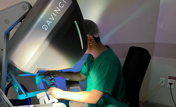 Dr. Thales Ikejiri em Cirurgia Minimamente Invasiva